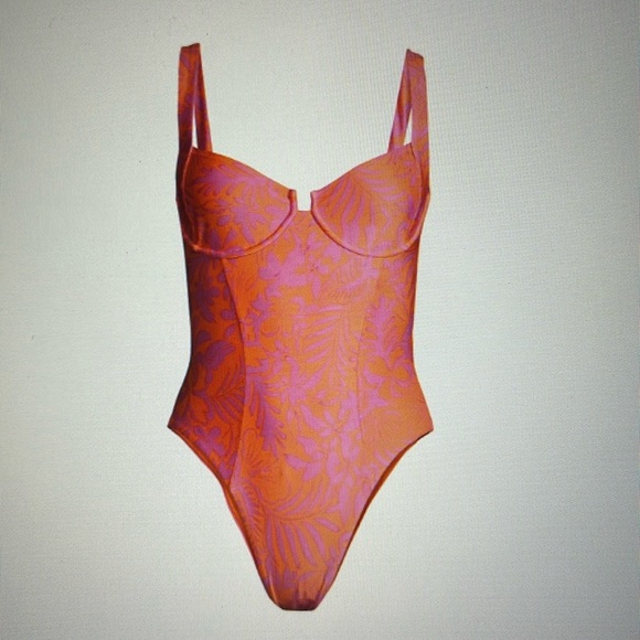 NWT Printed Kendal One Piece- path to paradise - size M - Picture 6 of 6